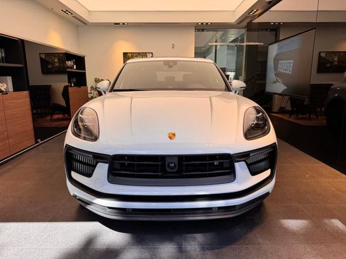 Certified 2023 Porsche Macan S AWD/4WD image 2