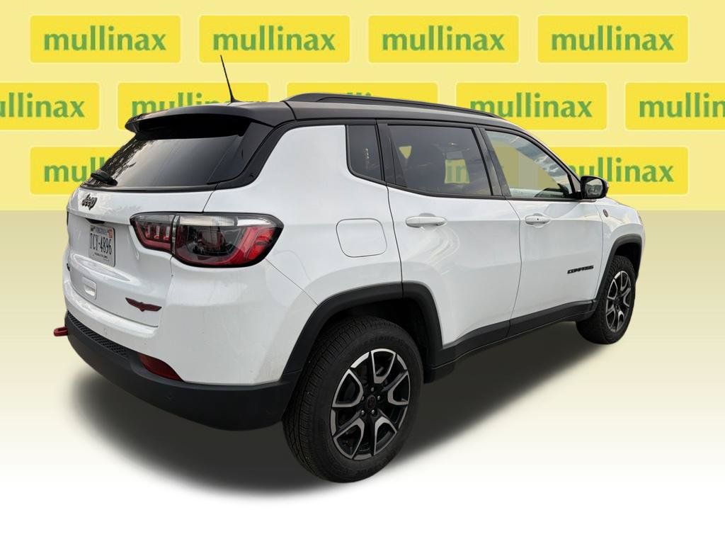 Used 2025 Jeep Compass Trailhawk AWD/4WD image 11