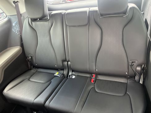 New 2026 Kia Carnival EX image 8