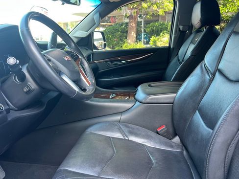 Used 2019 Cadillac Escalade Premium Luxury AWD/4WD image 10