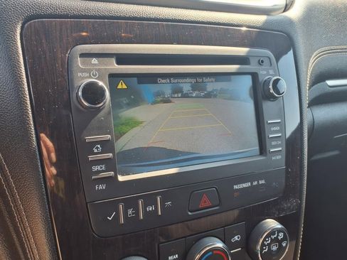 Used 2017 Chevrolet Traverse LT w/ Style and Technology Package image 21