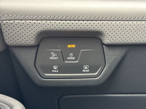 New 2025 Volkswagen Atlas Peak Edition SE AWD/4WD image 29