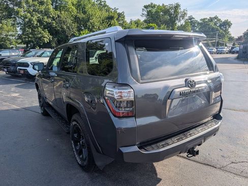 Used 2018 Toyota 4Runner SR5 AWD/4WD image 5