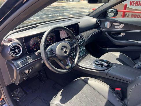 Used 2018 Mercedes-Benz E 400 4MATIC Sedan w/ Premium 3 Package image 17