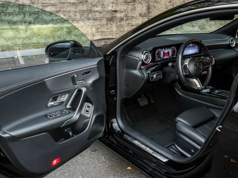 Used 2025 Mercedes-Benz CLA 250 4MATIC image 23