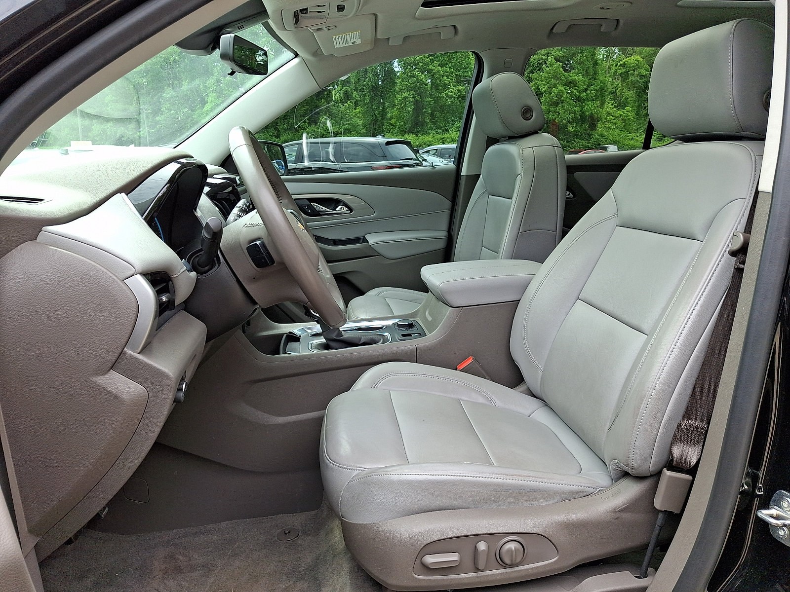 Used 2021 Chevrolet Traverse LT w/ LT Premium Package AWD/4WD image 15