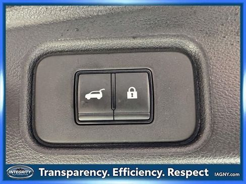 Used 2025 Nissan Pathfinder SV AWD/4WD image 14
