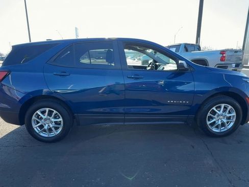 Used 2022 Chevrolet Equinox LS w/ LS Convenience Package FWD image 9