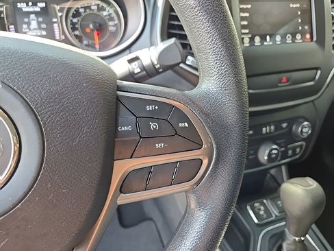 Used 2019 Jeep Cherokee Latitude w/ Popular Appearance Group image 13