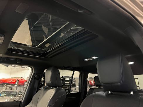 Used 2024 Lexus GX 550 w/ Accessory Package (31) image 23