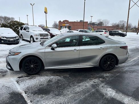 Used 2021 Toyota Camry SE image 7