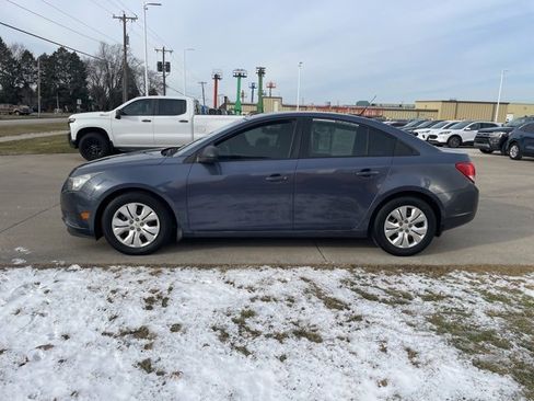 Used 2014 Chevrolet Cruze LS image 10