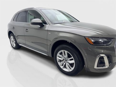 Used 2023 Audi Q5 2.0T Premium w/ Convenience Package image 12