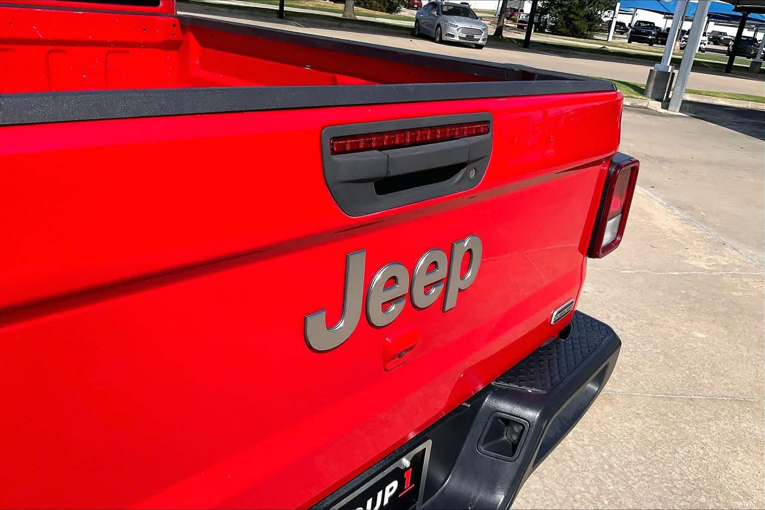 Used 2020 Jeep Gladiator Overland AWD/4WD image 30