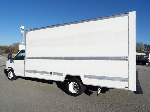 Used 2019 GMC Savana 3500 Extended w/ Driver Convenience Package image 4