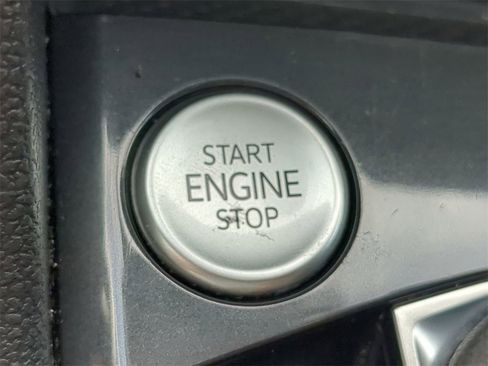 Used 2024 Volkswagen Tiguan SE image 34