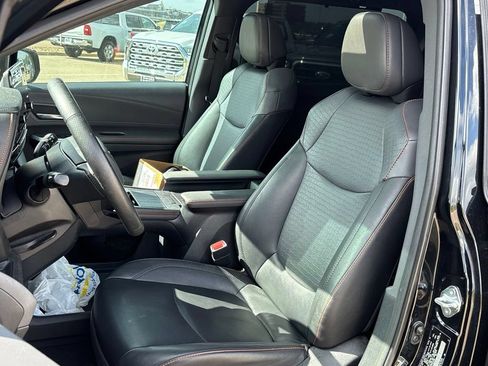 Used 2021 Toyota Sienna XSE FWD image 7
