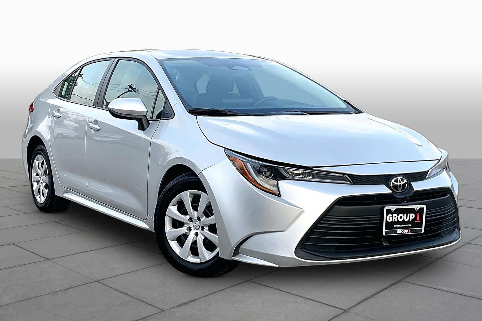 Used 2024 Toyota Corolla LE FWD image 3