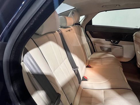 Used 2015 Jaguar XJ L Portfolio RWD image 40