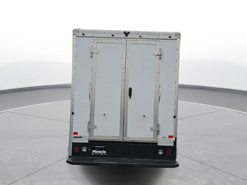 Used 2018 Chevrolet Express 3500 w/ Driver Convenience Package image 6