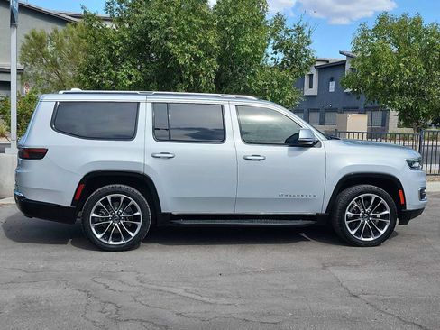 Used 2022 Jeep Wagoneer Series II w/ Premium Group I AWD/4WD image 9