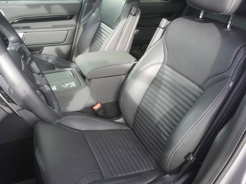 Used 2025 Land Rover Discovery S image 20