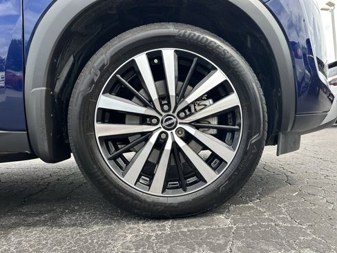 Used 2025 Nissan Pathfinder Platinum image 13