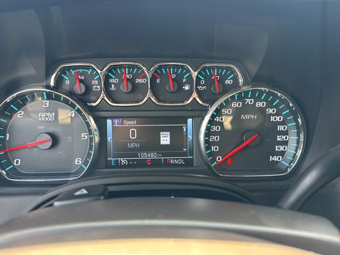 Used 2017 Chevrolet Suburban LT RWD image 14