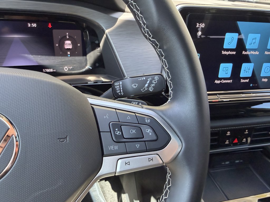Used 2024 Volkswagen Atlas Cross Sport SE w/ Panoramic Sunroof Package FWD image 29