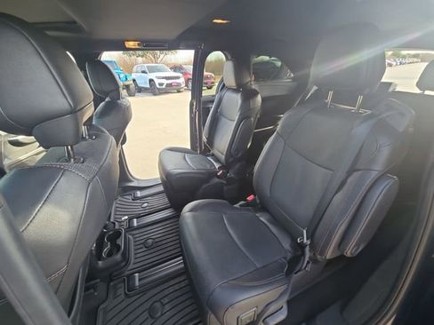Used 2025 Toyota Sienna Limited image 15