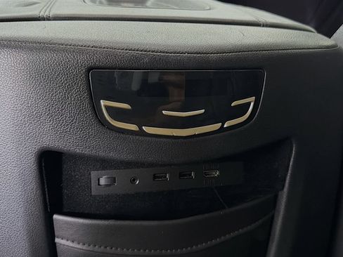 Used 2018 Cadillac Escalade Luxury AWD/4WD image 30