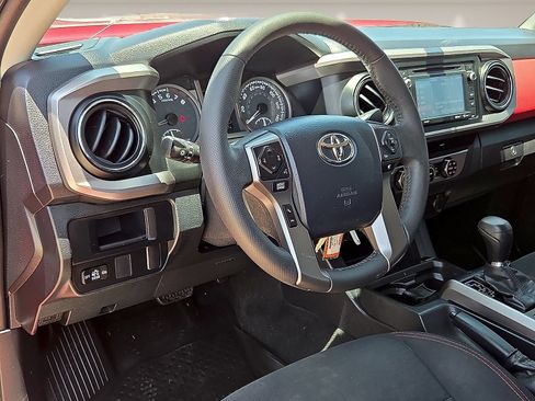 Used 2017 Toyota Tacoma SR5 w/ Tow Package RWD image 14