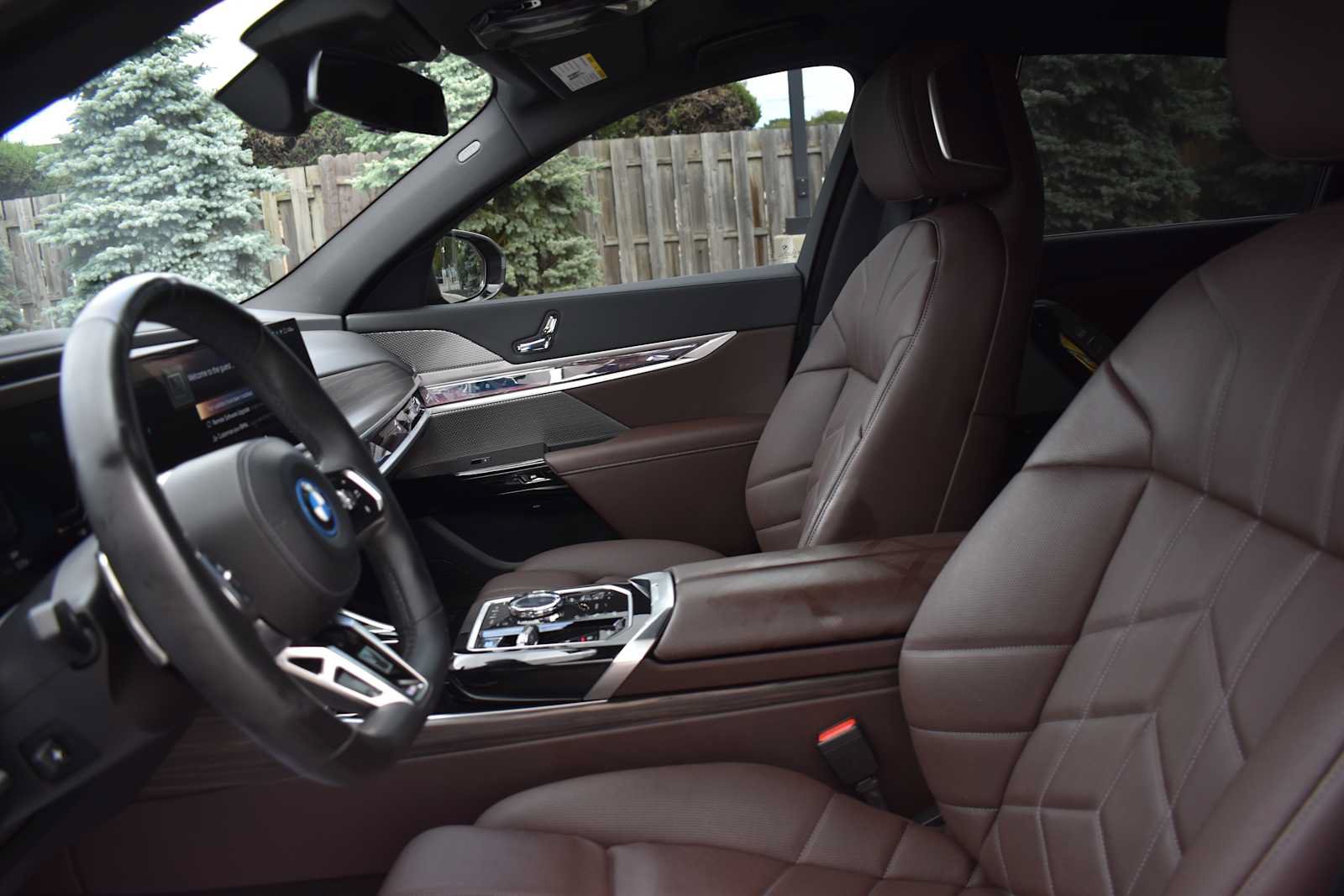 Used 2024 BMW i7 xDrive60 w/ Executive Package AWD/4WD image 18