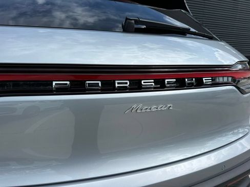 Used 2026 Porsche Macan AWD/4WD image 14