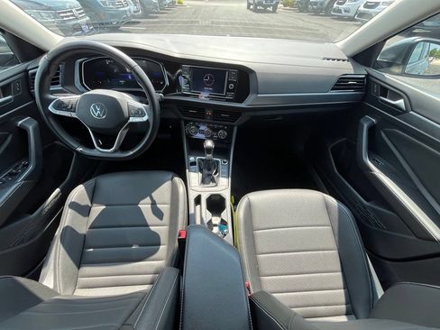 Used 2024 Volkswagen Jetta SE FWD image 13