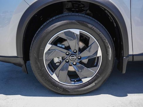 Used 2025 Nissan Rogue SV AWD/4WD image 11