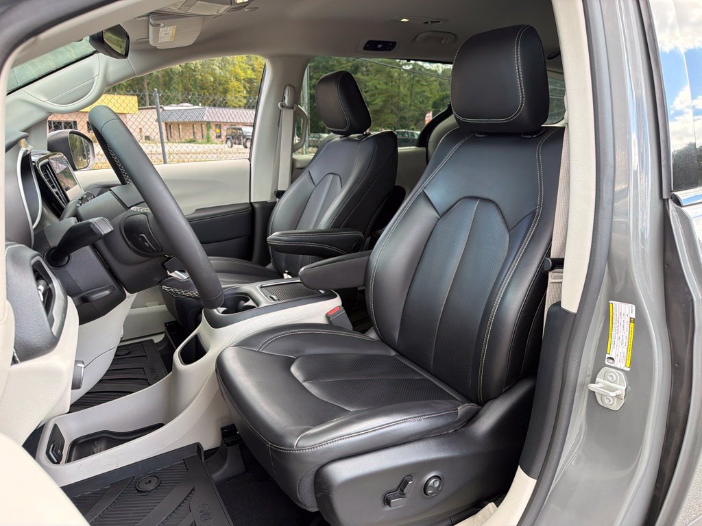 Certified 2023 Chrysler Pacifica Touring-L w/ Road Tripper Package AWD/4WD image 18