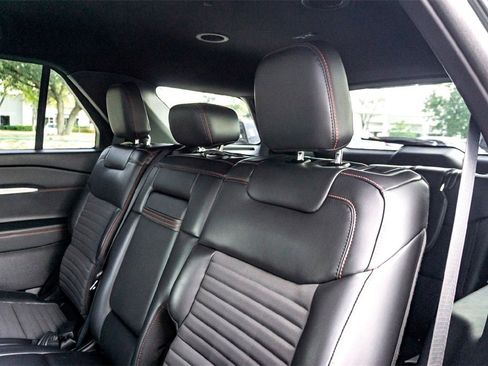 Used 2025 Ford Explorer ST-Line w/ ST-Line Street Pack image 27