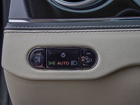 New 2026 Bentley Flying Spur Plug-In Hybrid image 32