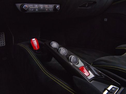 Used 2021 Ferrari F8 Tributo RWD image 28