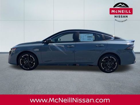 New 2026 Nissan Sentra SR w/ Floor Mat Package FWD image 4