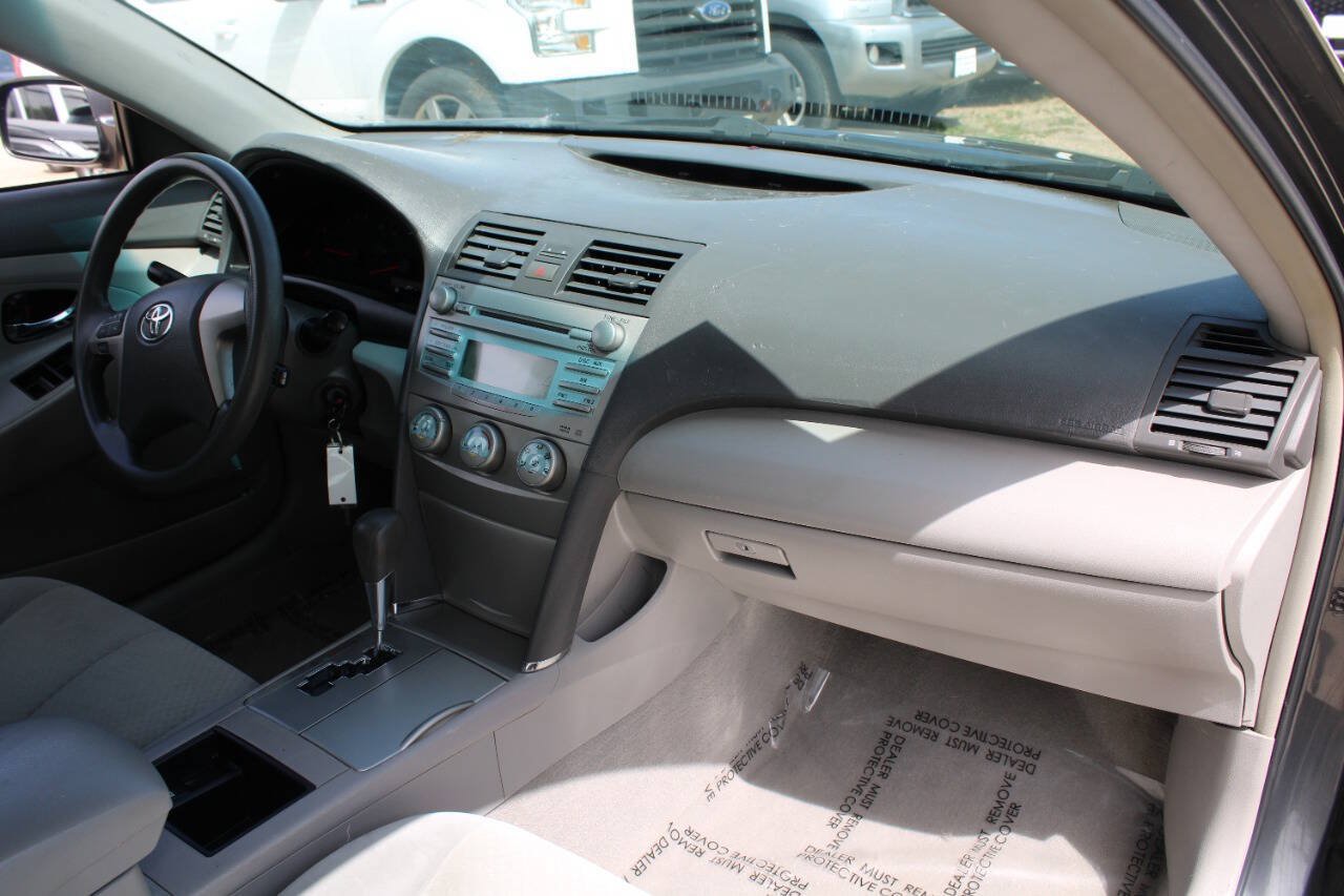 Used 2009 Toyota Camry LE FWD image 13