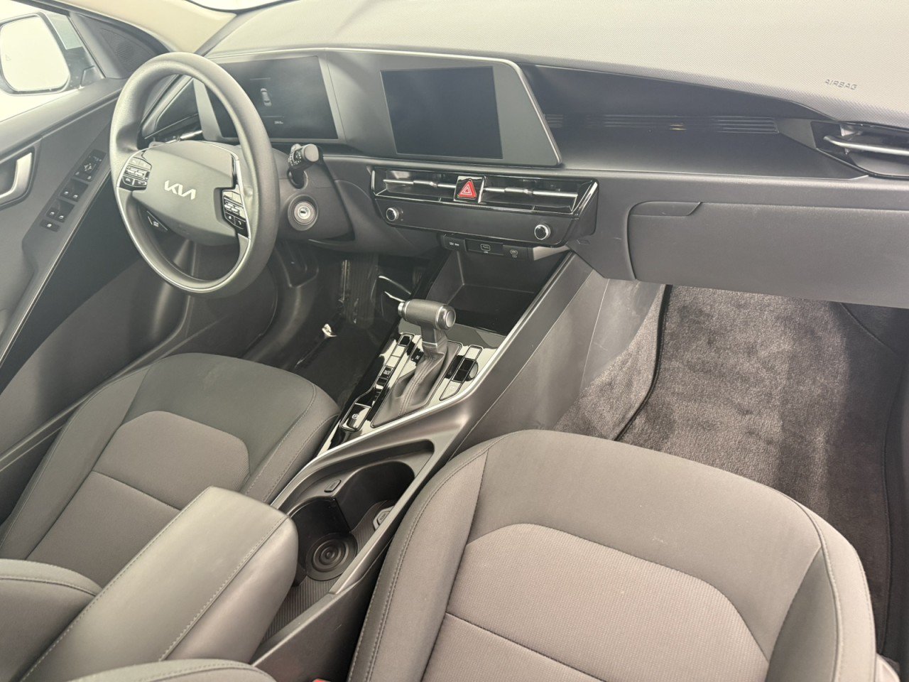 Used 2025 Kia Niro LX FWD image 11