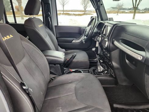 Used 2015 Jeep Wrangler Unlimited Sahara w/ Connectivity Group image 12