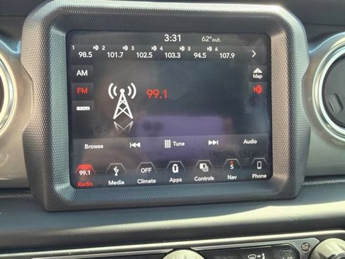 Used 2018 Jeep Wrangler Unlimited Sahara AWD/4WD image 17