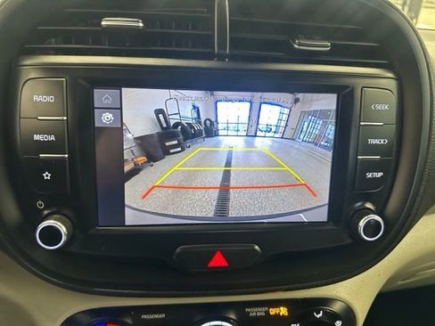 Used 2023 Kia Soul LX w/ LX Technology Package FWD image 25
