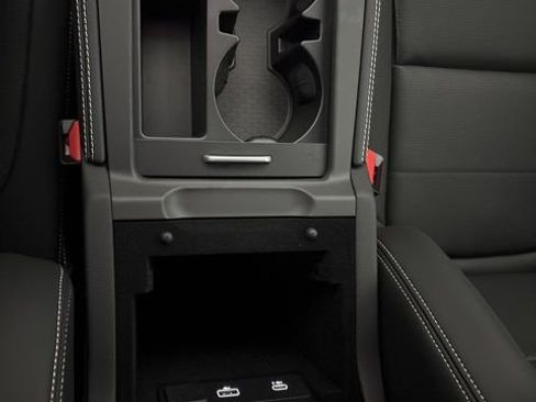 Used 2025 Jaguar F-PACE R-Dynamic S image 21