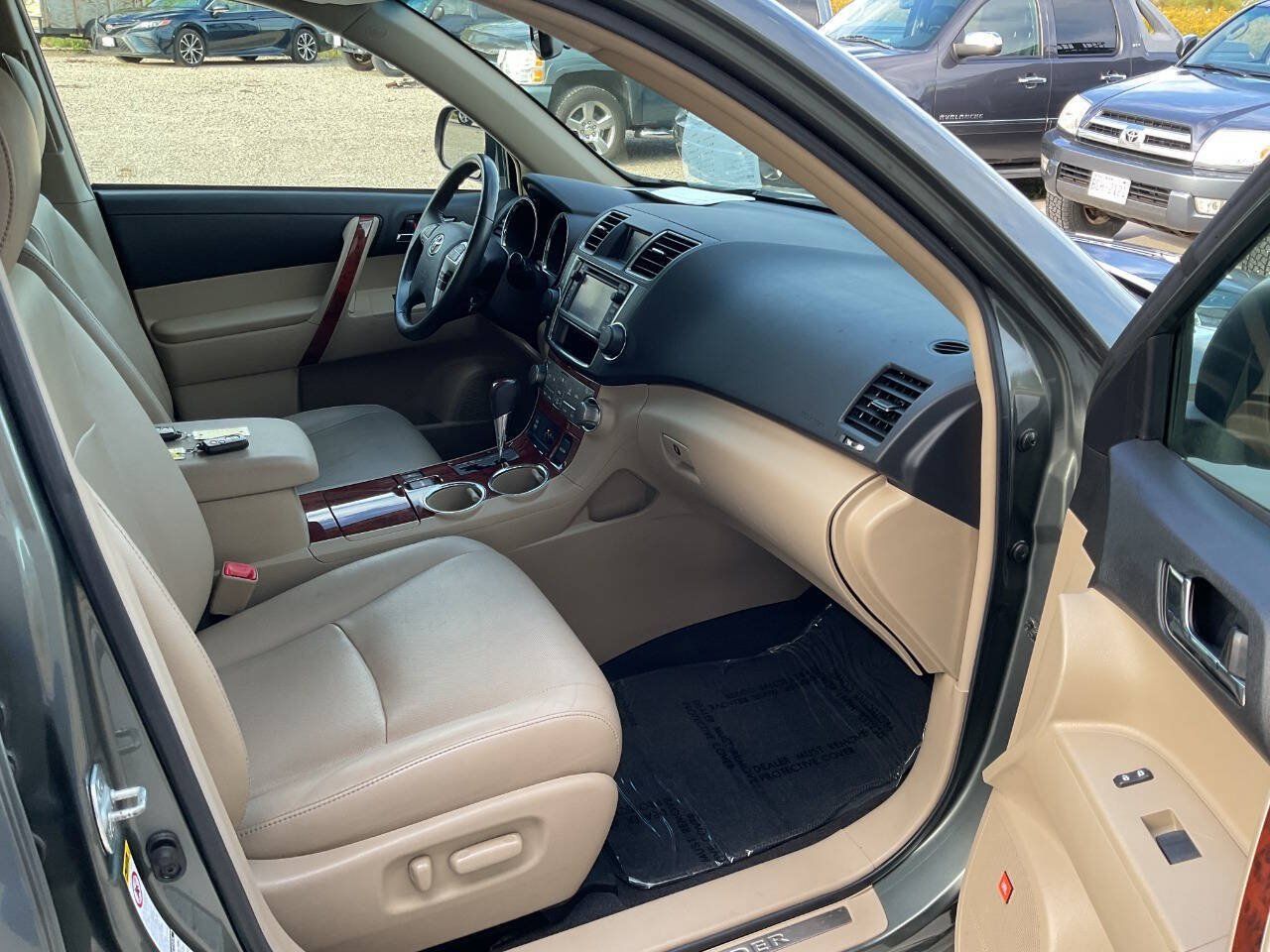 Used 2013 Toyota Highlander Limited AWD/4WD image 46