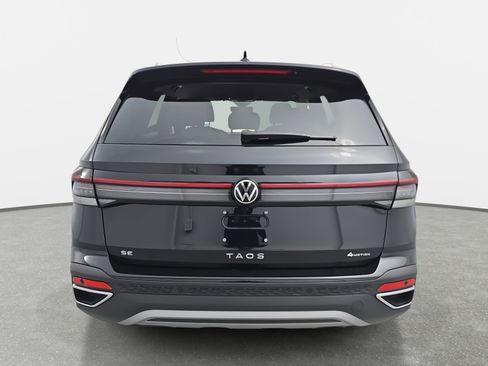 New 2026 Volkswagen Taos SE image 4