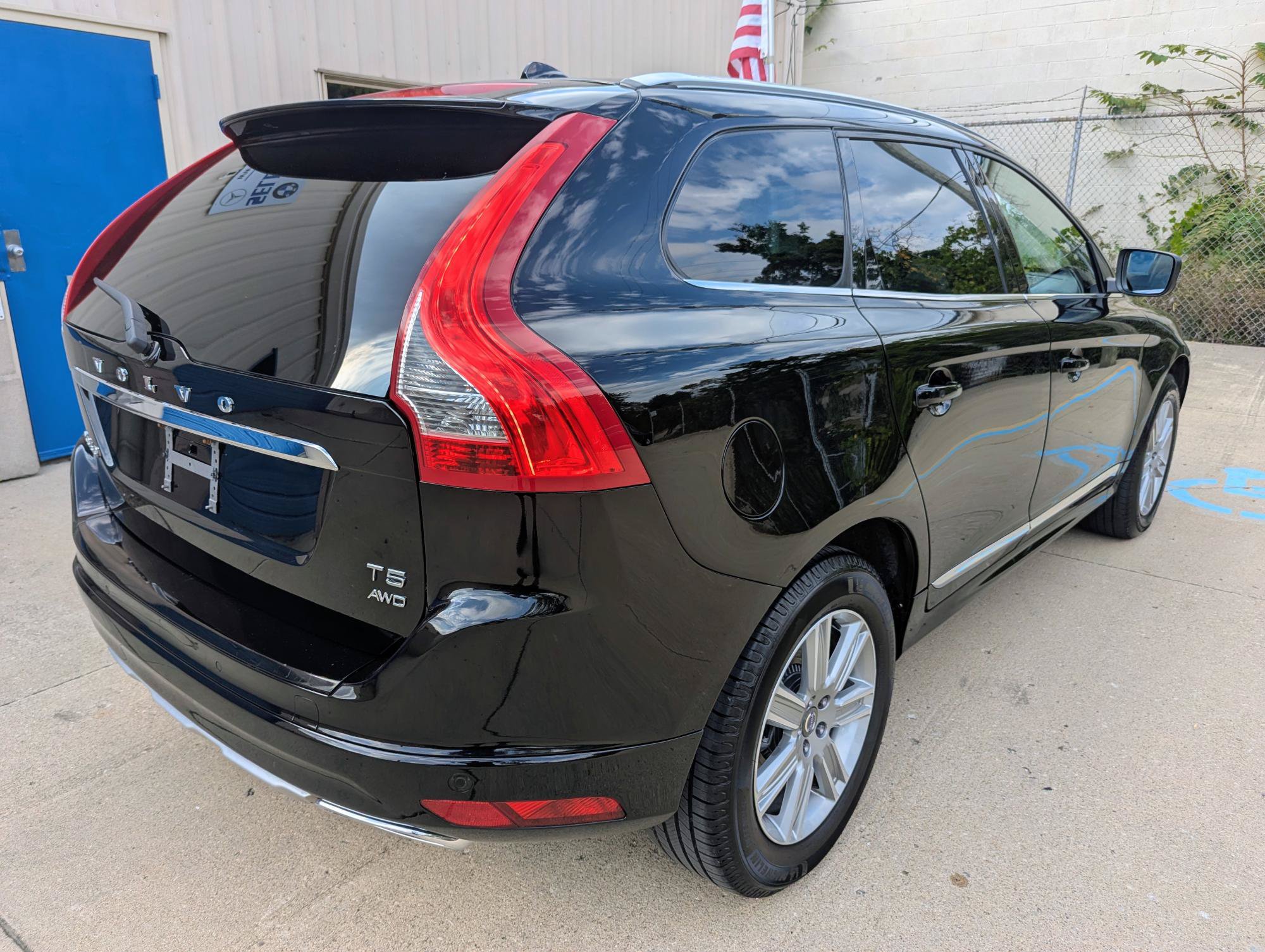 Used 2017 Volvo XC60 T5 Inscription w/ Preferred Option Package AWD/4WD image 14